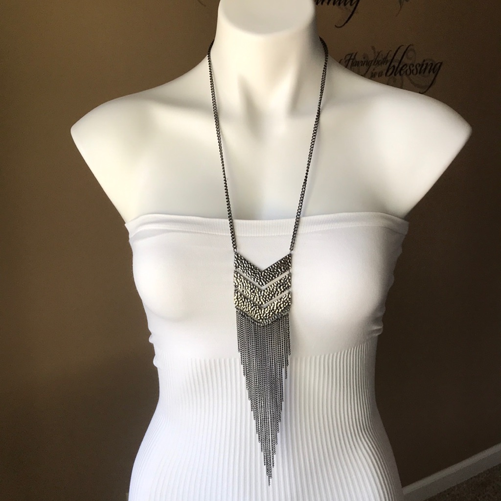 Nwot Forever 21 Gray Necklace 11$